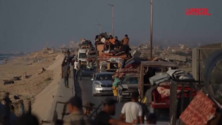 Gaza City, le code di gazawi che lasciano la città: ma c'è anche chi resta perché stremato