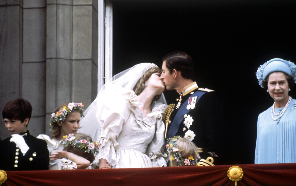 Lady Diana, 28 anni fa morì a Parigi – La sua vita in 5 foto
