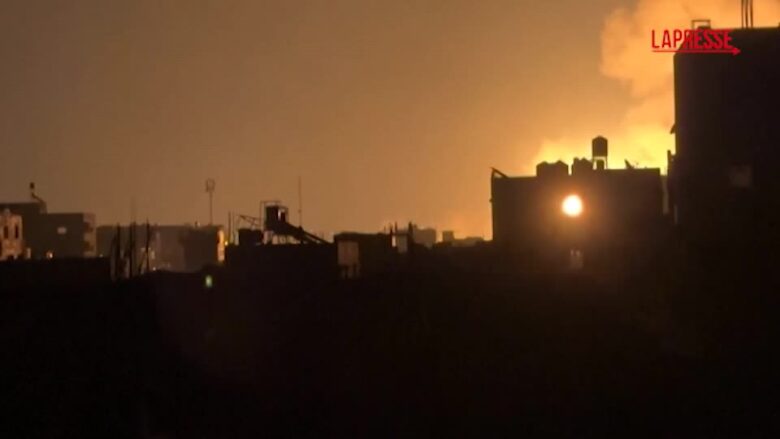 Gaza City, esplosioni e colpi d'arma da fuoco: continua l'offensiva israeliana