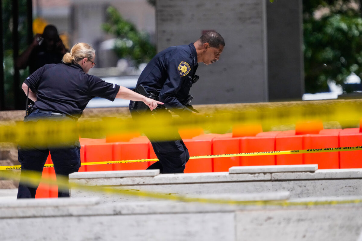 Houston, 11enne suona campanello e scappa per scherzo: ucciso Houston, 11enne suona campanello e scappa per scherzo: ucciso