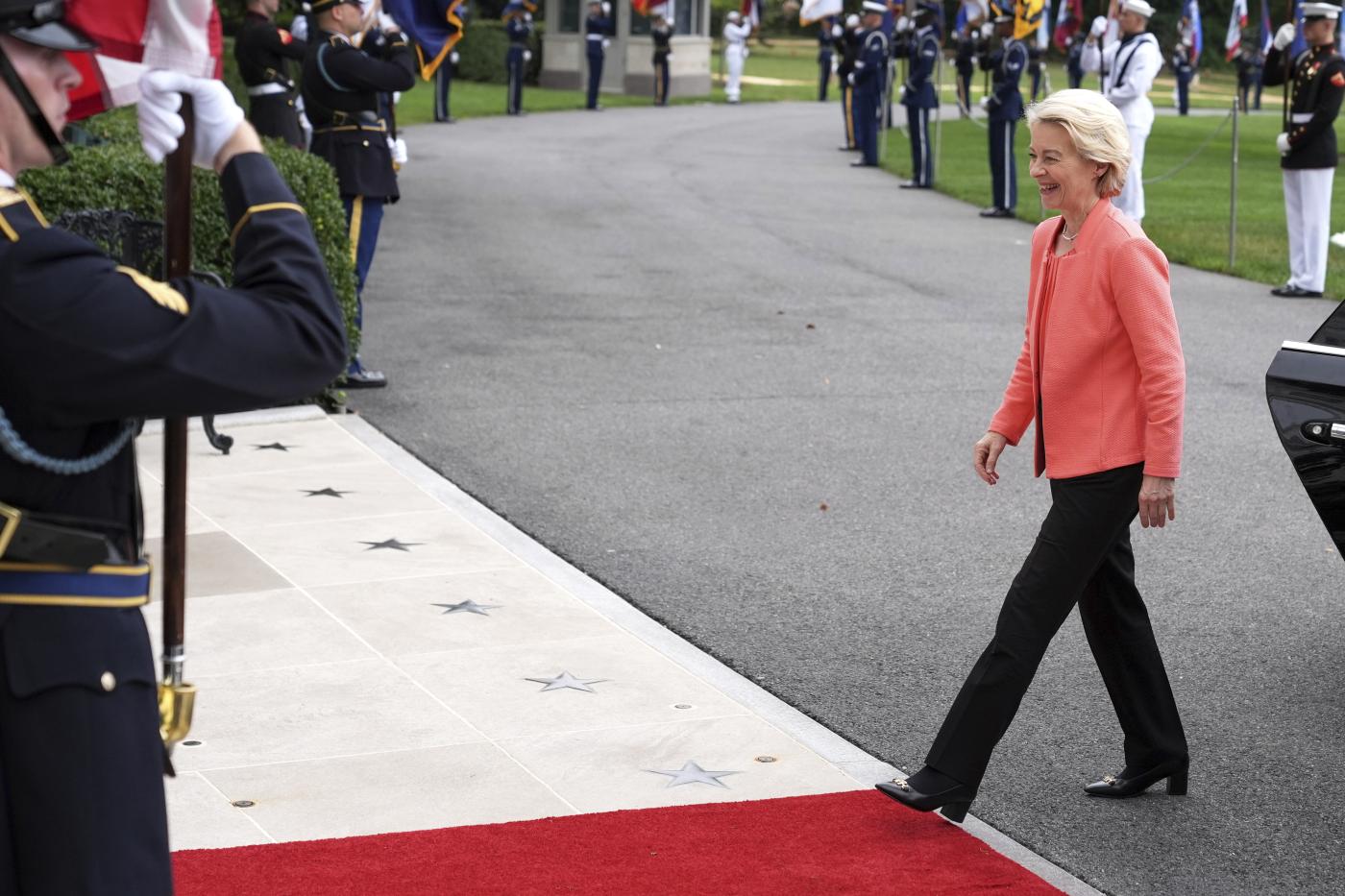Sospetta interferenza russa a Gps volo von der Leyen. Capo esercito tedesco: “Anche sul mio aereo”