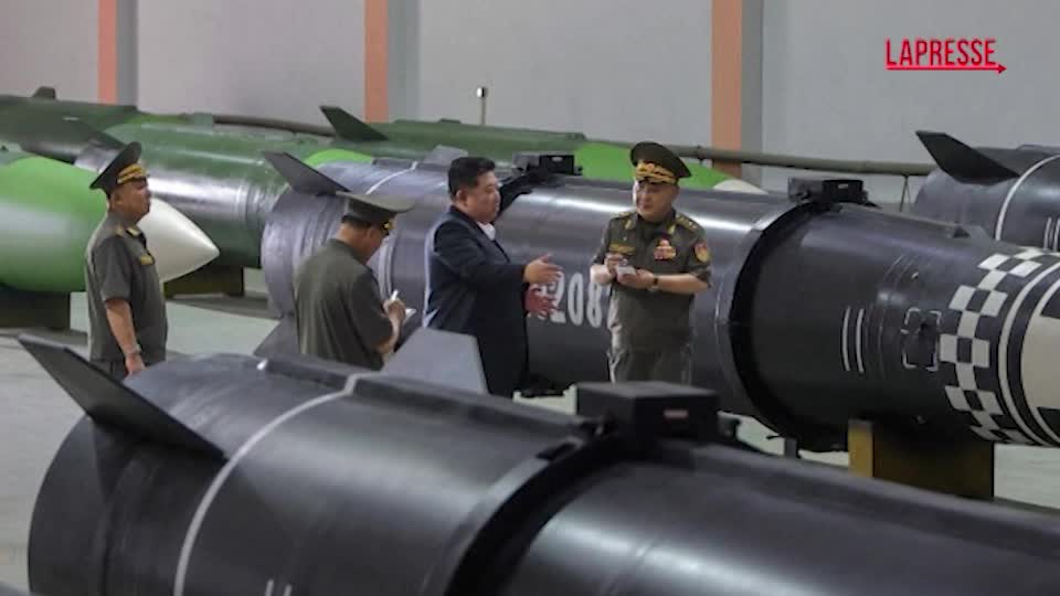Corea del Nord, Kim Jong Un visita una fabbrica di missili prima del viaggio in Cina