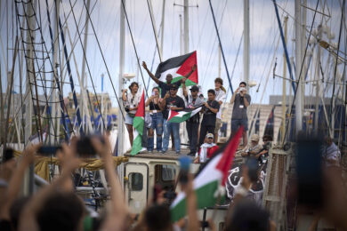 Global Sumud Flotilla riparte da Barcellona dopo stop per maltempo, Ben Gvir minaccia gli attivisti