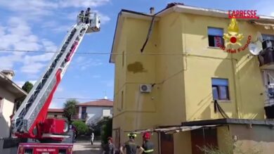 Maltempo in Veneto, danneggiate case a Verona e Vicenza: le immagini dei Vigili del Fuoco