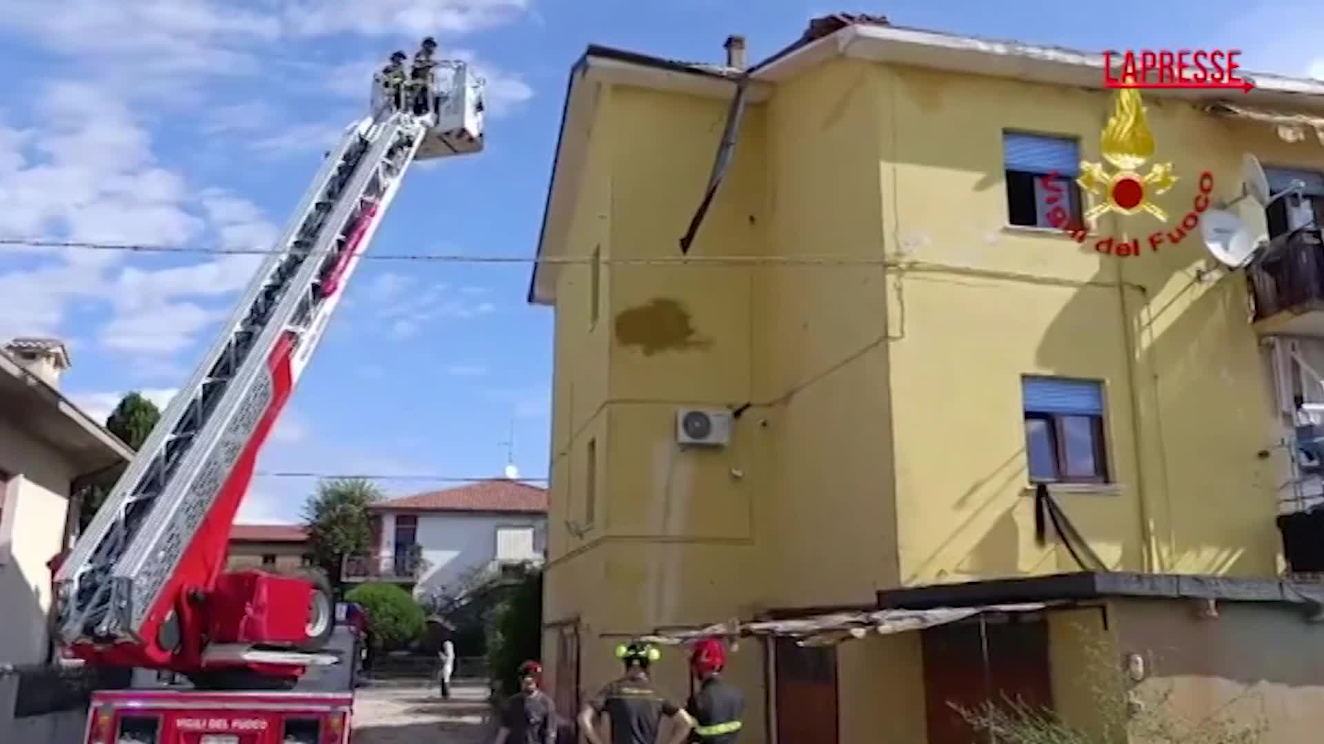 maltempo in veneto danneggiate case a verona e vicenza le immagini dei vigili del fuoco