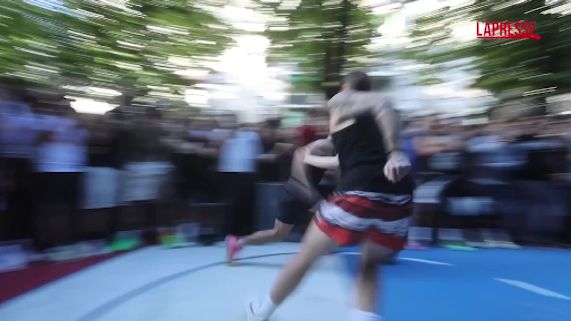 milano il tiktoker matt kiapitis infiamma il playground di via lazio le immagini