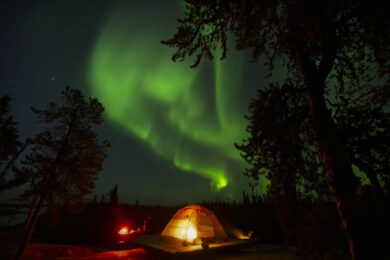 Aurora boreale, nella notte visibile in tutta Europa a causa di una tempesta geomagnetica