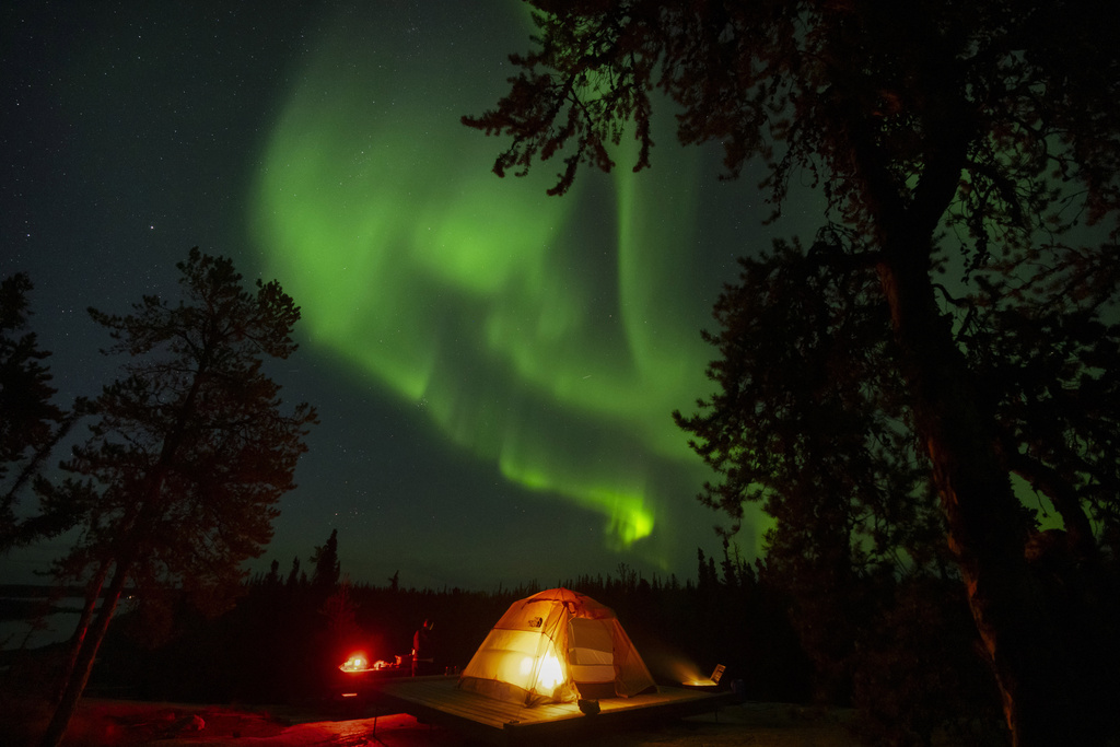 Aurora boreale, nella notte visibile in tutta Europa a causa di una tempesta geomagnetica