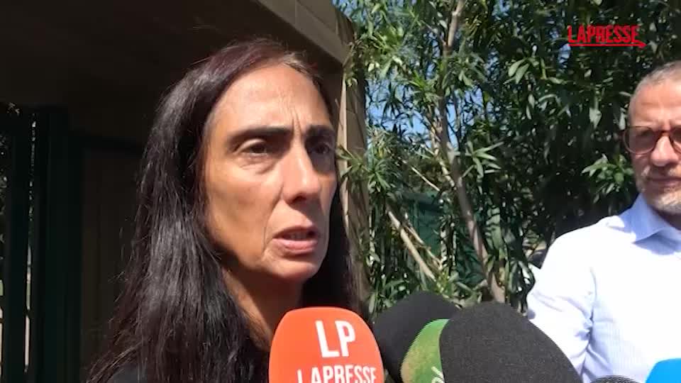 Emilio Fede, la figlia Sveva: "Sono grata a Mediaset" Emilio Fede, la figlia Sveva: "Sono grata a Mediaset"