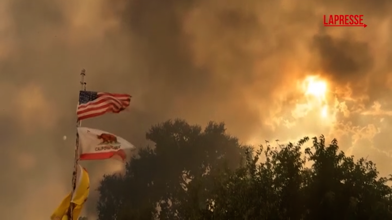 california un incendio devasta chinese camp le immagini del rogo