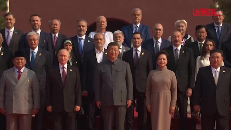 Cina: Xi Jinping, Putin e Kim alla parata militare di Pechino Cina: Xi Jinping, Putin e Kim alla parata militare di Pechino