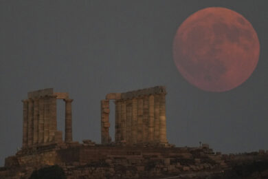 Luna rossa: domenica 7 settembre eclissi totale
