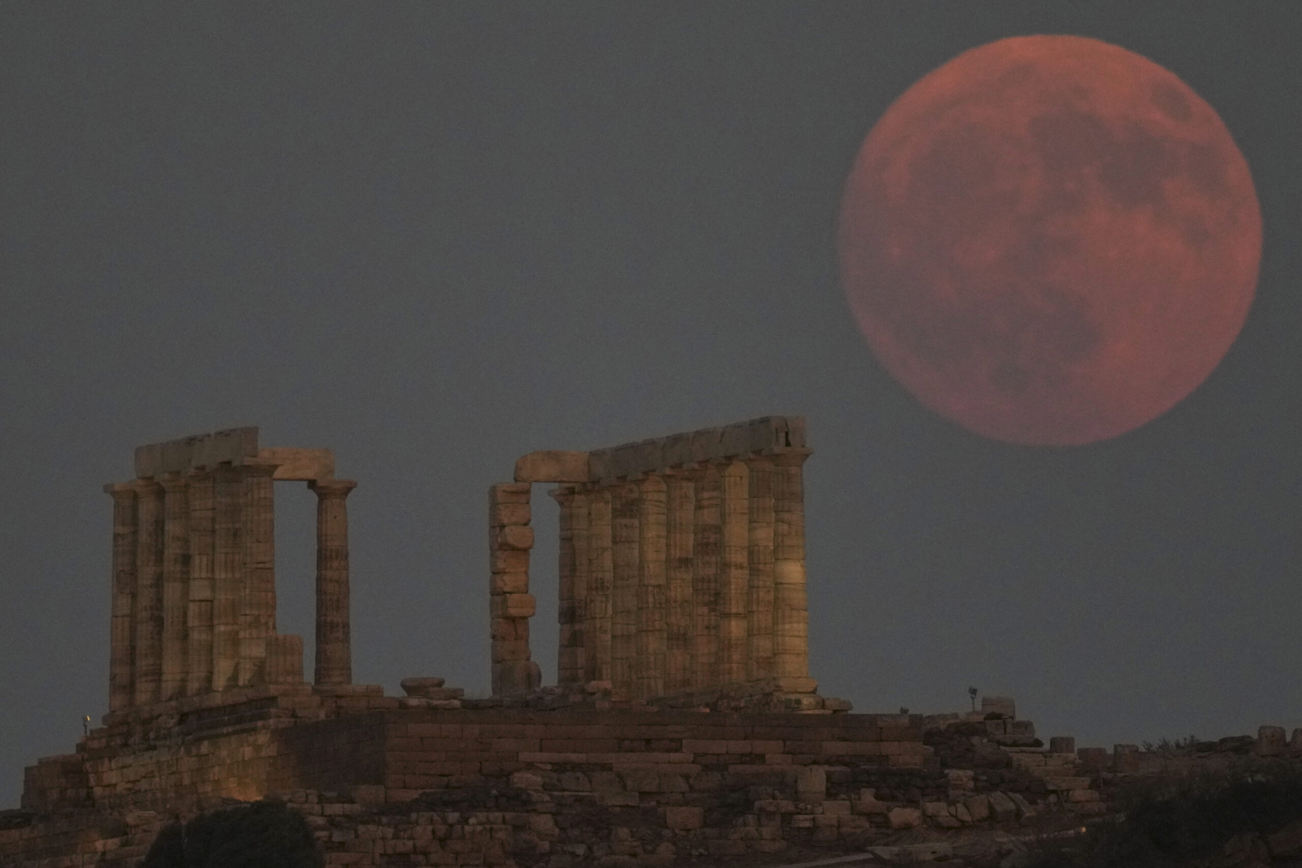 Luna rossa: domenica 7 settembre eclissi totale