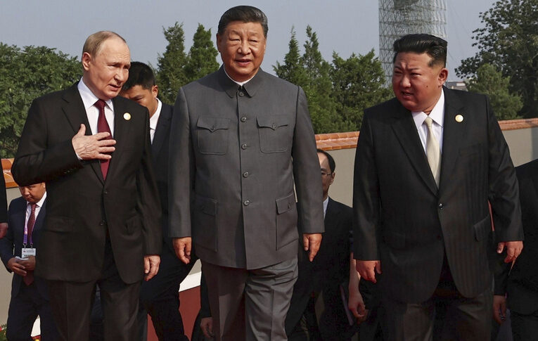 Parata della Vittoria, Xi Jinping accoglie a Pechino Putin e Kim Jong Un Parata della Vittoria, Xi Jinping accoglie a Pechino Putin e Kim Jong Un