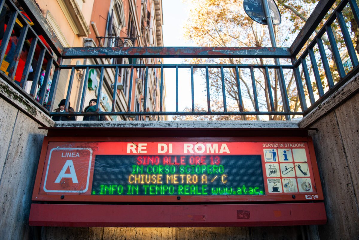 Sciopero 4, 5 e 6 settembre: stop dei bus a Roma, poi dei treni e infine degli aerei Sciopero 4, 5 e 6 settembre: stop dei bus a Roma, poi dei treni e infine degli aerei