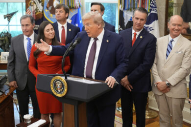 Trump annuncia stretta sulla criminalità a Chicago: “Manderemo la Guardia Nazionale”