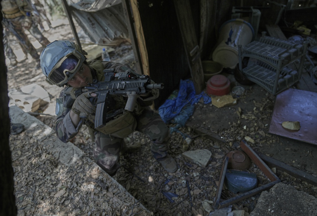 Libano, Unifil denuncia: “Droni israeliani hanno lanciato granate vicino ai caschi blu” Libano, Unifil denuncia: “Droni israeliani hanno lanciato granate vicino ai caschi blu”