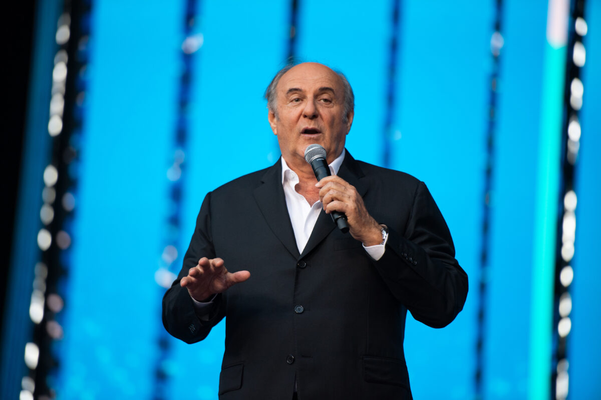 Ascolti Tv, a Gerry Scotti il primo round contro Stefano De Martino