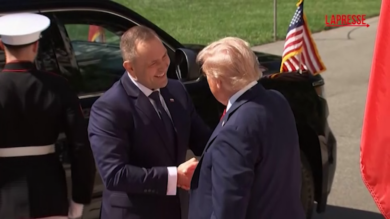 Usa, caccia militari sorvolano la Casa Bianca all'arrivo del presidente polacco Nawrocki