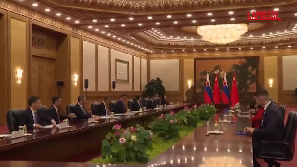 Cina Slovacchia, incontro Fico Xi a Pechino Cina Slovacchia, incontro Fico Xi a Pechino