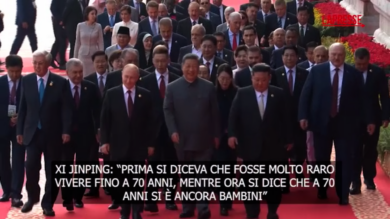 Xi Jinping e Putin parlano di immortalità prima della parata a Pechino