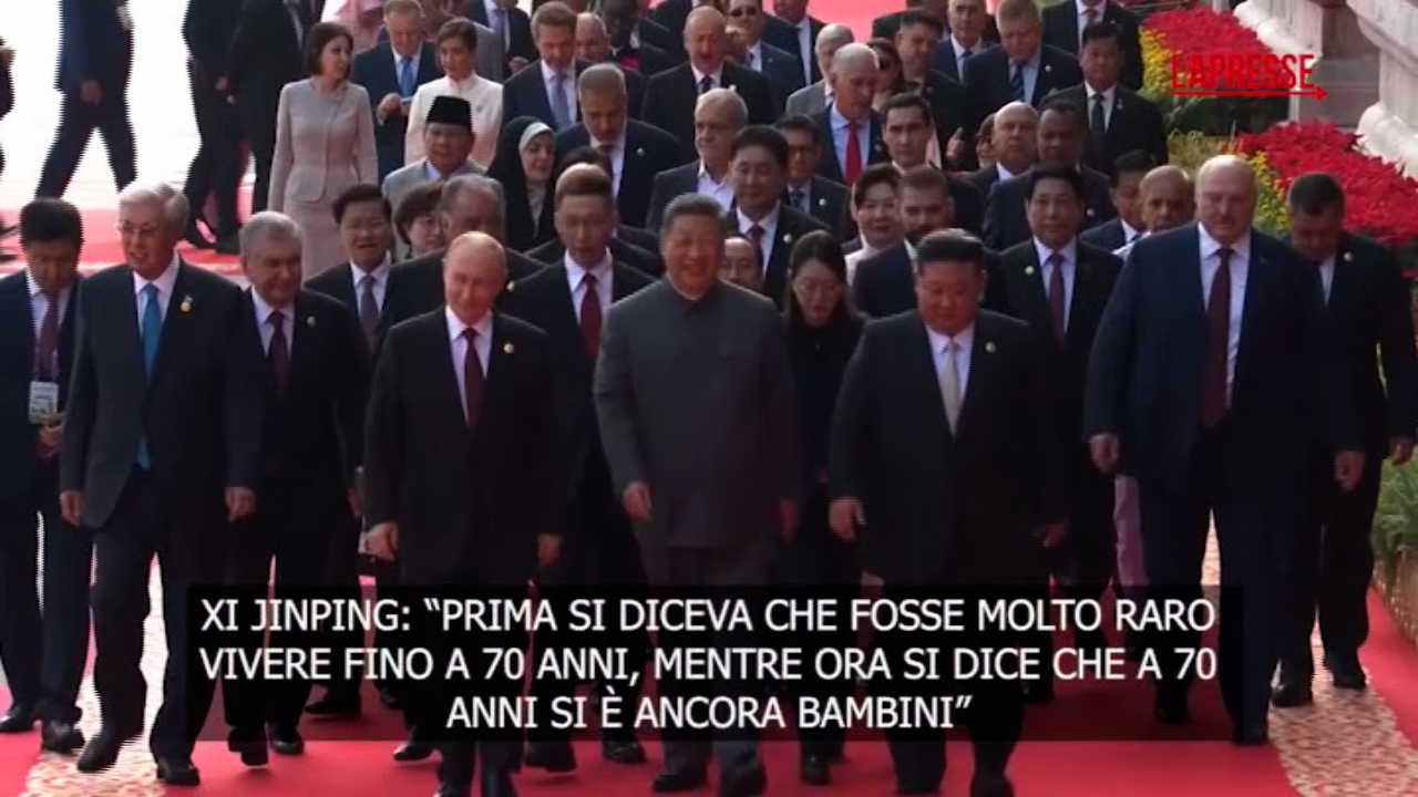 Xi Jinping e Putin parlano di immortalità prima della parata a Pechino Xi Jinping e Putin parlano di immortalità prima della parata a Pechino