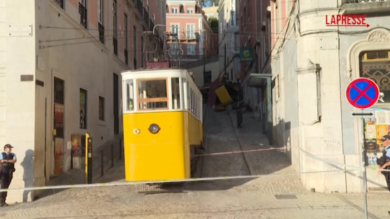 Lisbona, incidente funicolare: le immagini della 'Gloria' distrutta