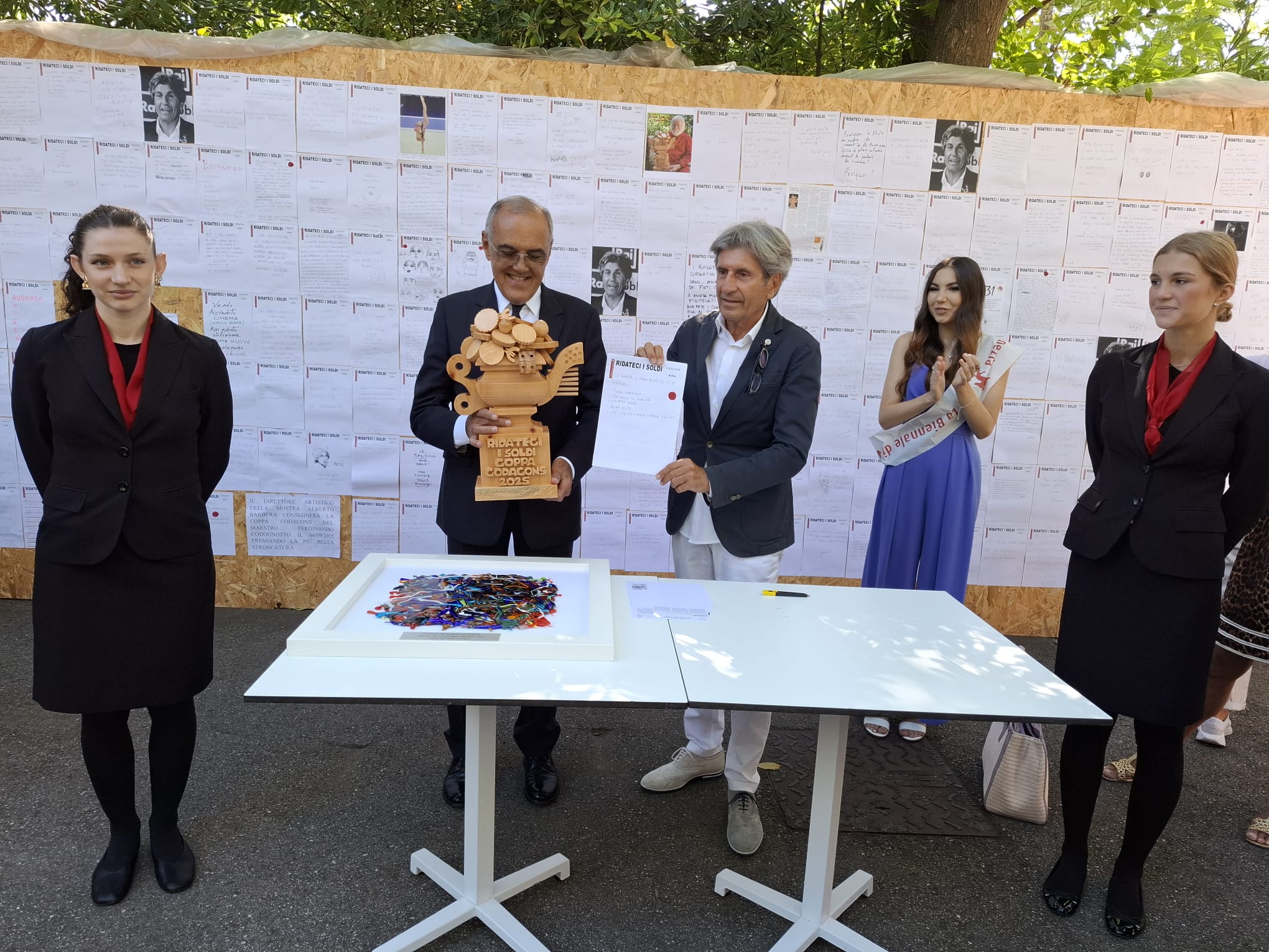 Mostra del cinema di Venezia 2025, c’è anche il premio ‘Ridateci i soldi’: ecco chi ha vinto