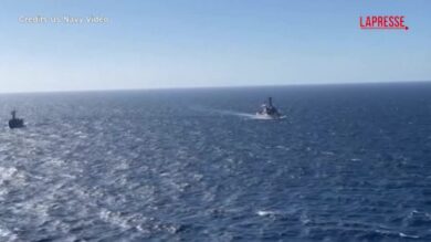 Due caccia venezuelani sorvolano navi Usa: le immagini dell'area delle operazioni