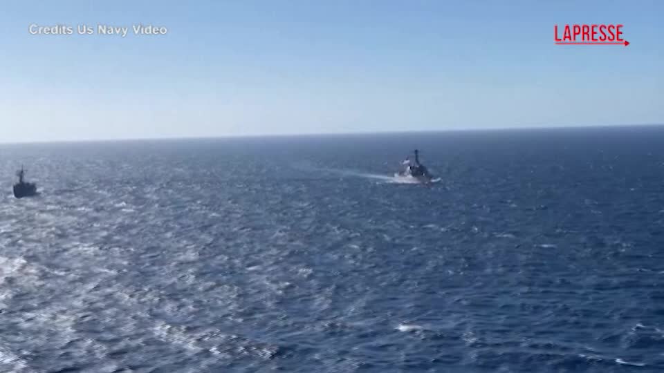 Due caccia venezuelani sorvolano navi Usa: le immagini dell Due caccia venezuelani sorvolano navi Usa: le immagini dell