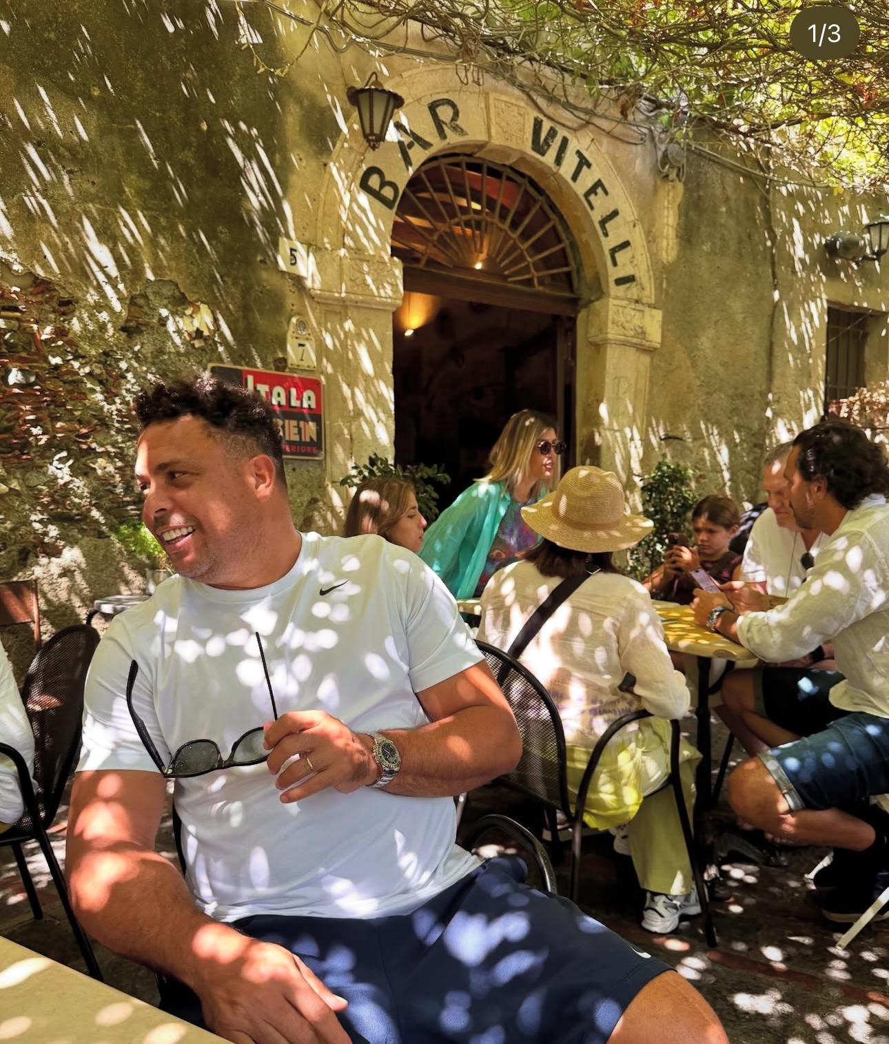 Ronaldo in visita nel paese del Padrino: “Ti amo Italia!”. Fan in delirio – VIDEO Ronaldo in visita nel paese del Padrino: “Ti amo Italia!”. Fan in delirio – VIDEO