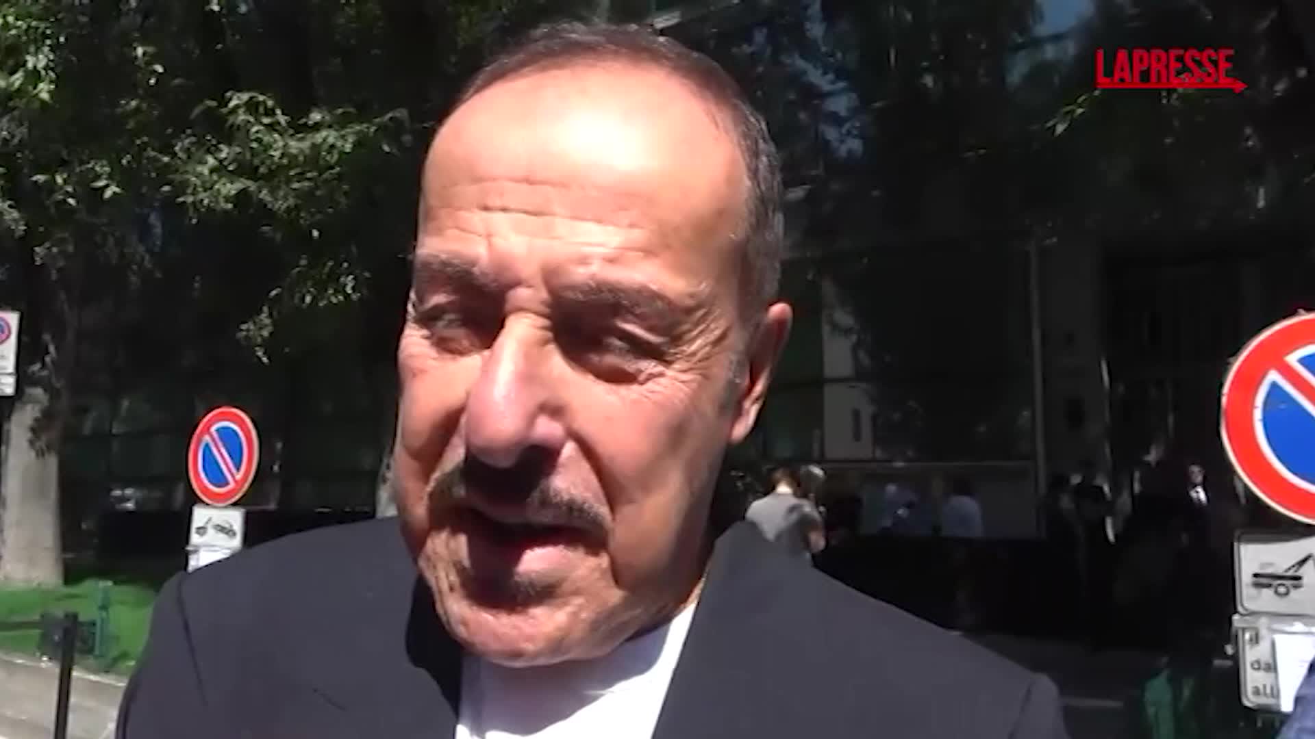 Armani, Massimo Lopez alla camera ardente: "Il suo stile va oltre le mode" Armani, Massimo Lopez alla camera ardente: "Il suo stile va oltre le mode"