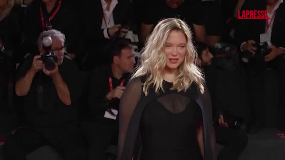mostra cinema venezia 2025 l233a seydoux incanta il red carpet della kermesse