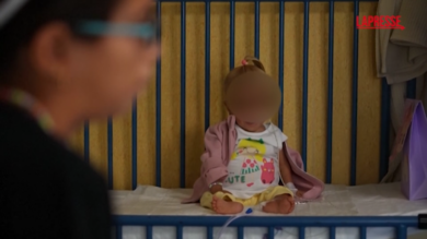 Gaza, la storia di Shamm: a due anni gravemente malnutrita e sfollata 15 volte