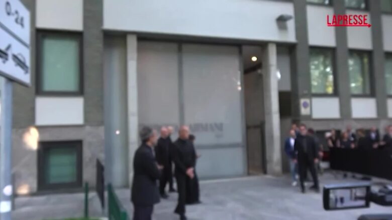 Armani, chiuso il primo giorno di camera ardente: 6mila persone hanno reso omaggio allo stilista