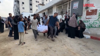 Gaza, attacco aereo israeliano su campo profughi: sterminata una famiglia