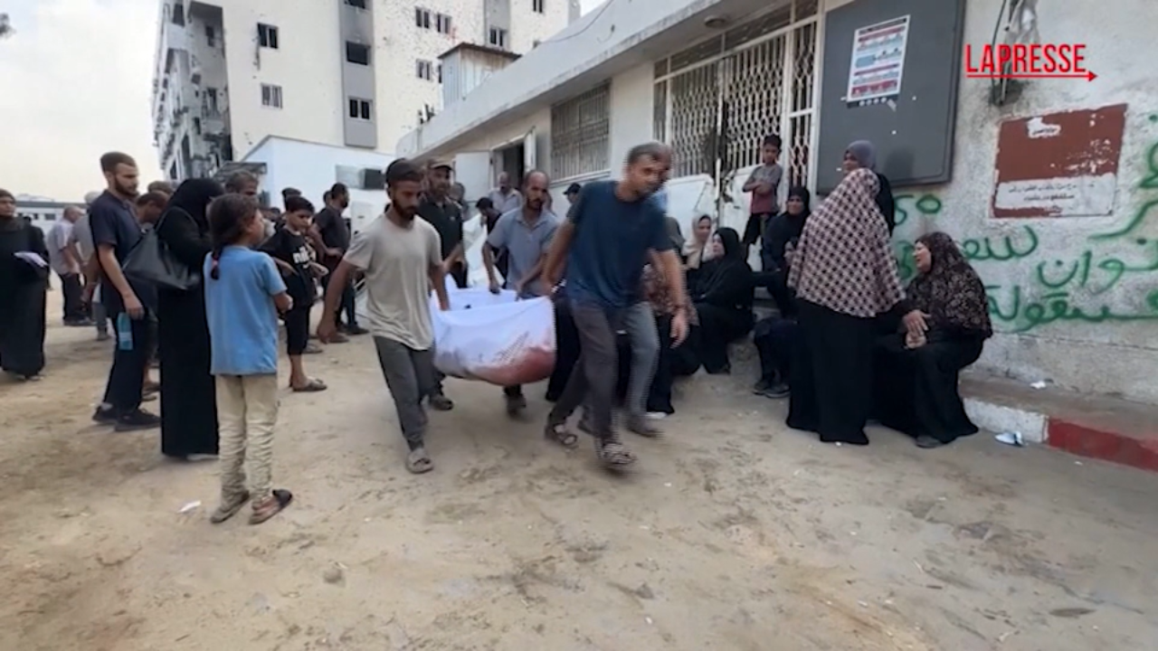 Gaza, attacco aereo israeliano su campo profughi: sterminata una famiglia Gaza, attacco aereo israeliano su campo profughi: sterminata una famiglia