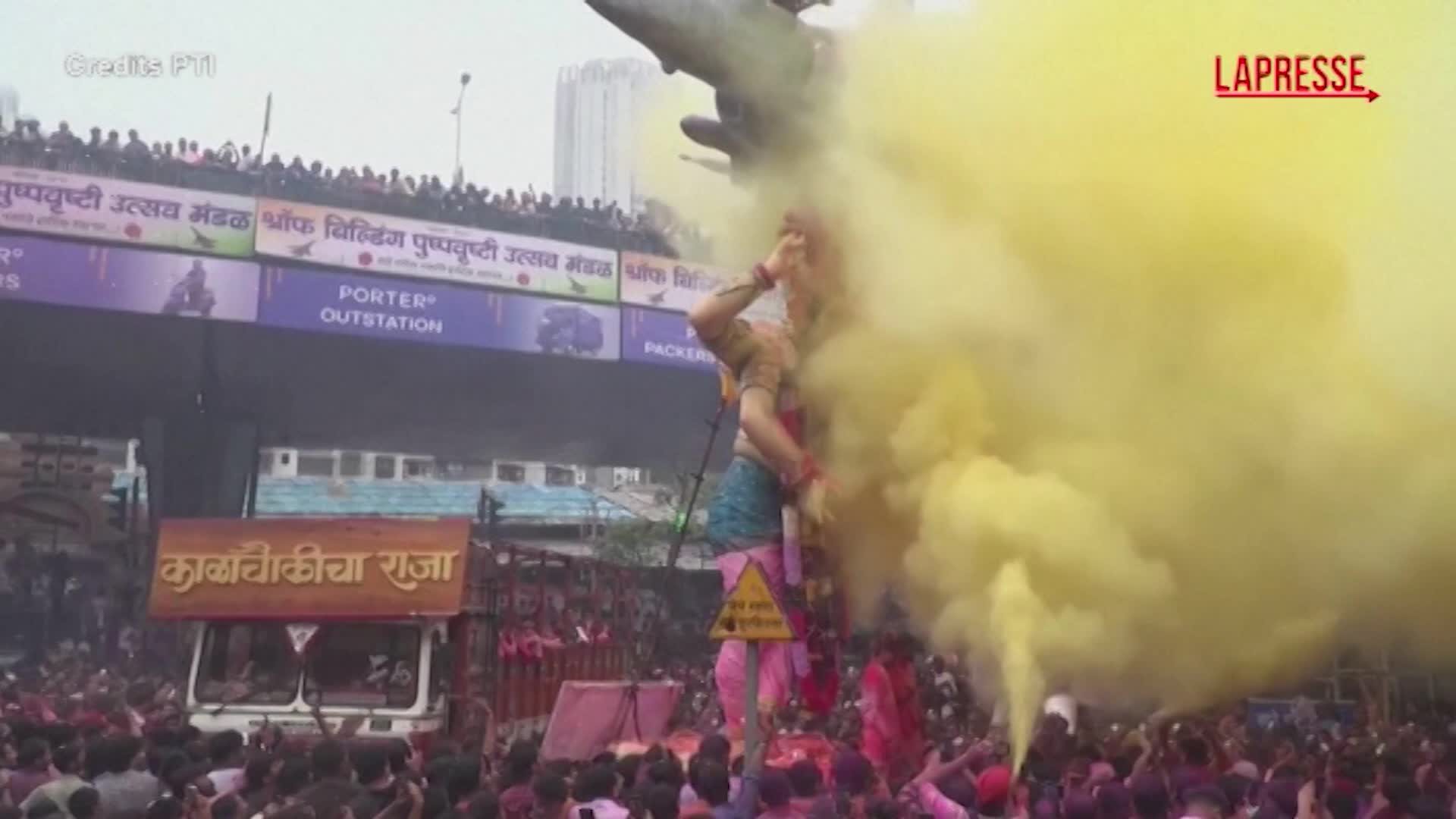 india a mumbai il gran finale della festa di ganesha