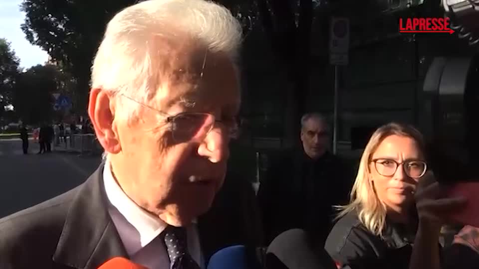 Armani, Mario Monti: "Lascia una traccia vivissima e grande" Armani, Mario Monti: "Lascia una traccia vivissima e grande"