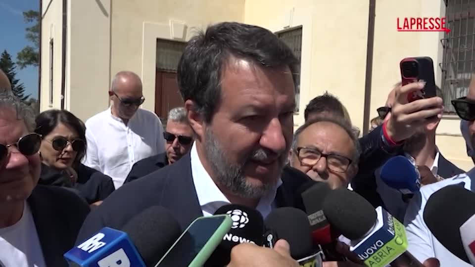 Regionali Calabria, Salvini: "Obiettivo Lega primo partito, mai così tante risorse dal Mit" Regionali Calabria, Salvini: "Obiettivo Lega primo partito, mai così tante risorse dal Mit"