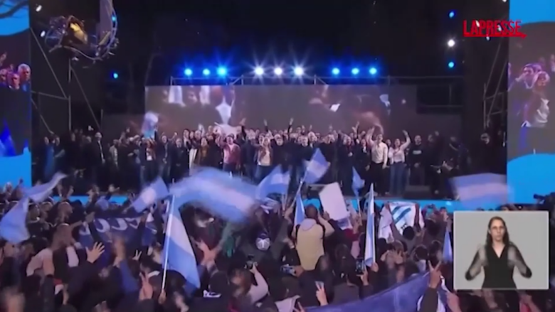 Argentina, sconfitta schiacciante per Milei alle elezioni provinciali: le reazioni in piazza