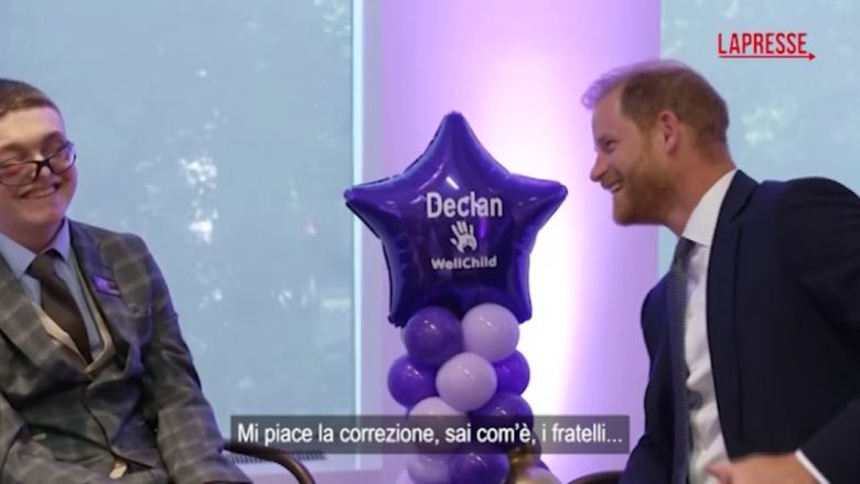 Principe Harry scherza sul suo rapporto con William: "Sai com'è, i fratelli…"