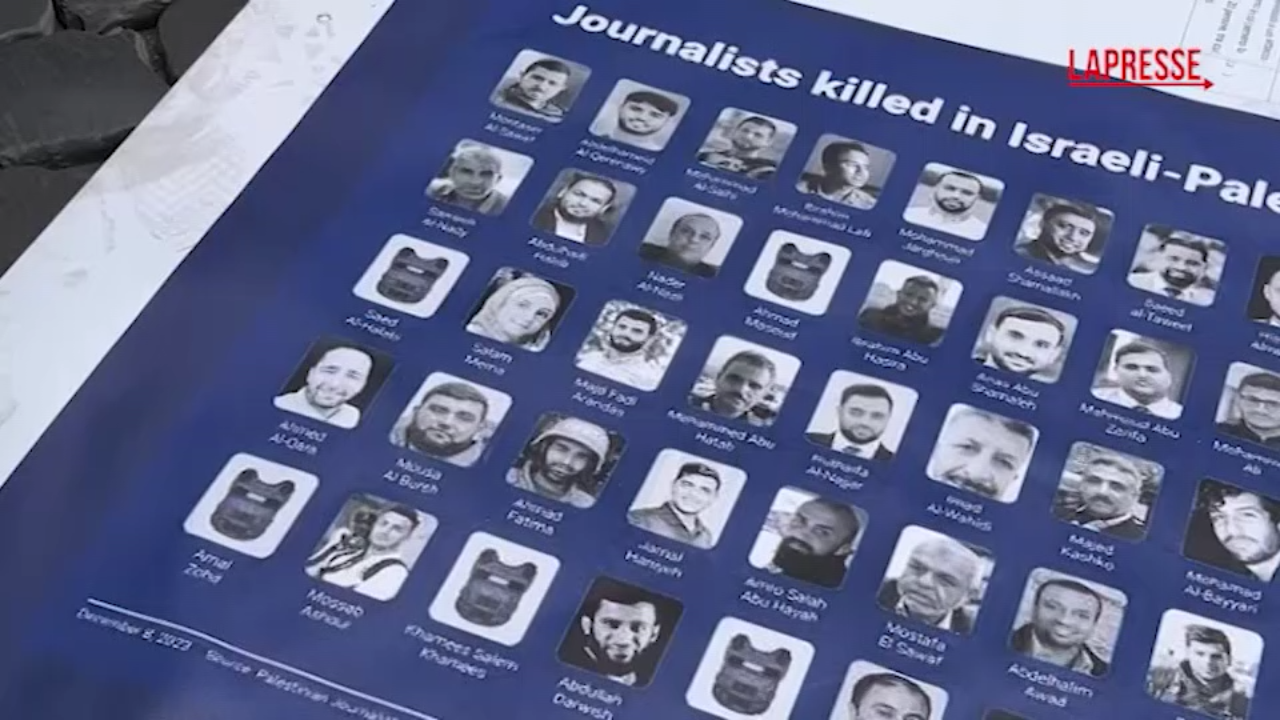 Gaza, giornalisti in piazza ricordano i colleghi palestinesi morti Gaza, giornalisti in piazza ricordano i colleghi palestinesi morti