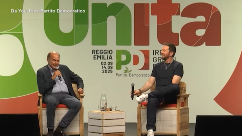 Pierluigi Bersani a Modena: “Schlein come gli Oasis. Meloni soprano a mezzo”
