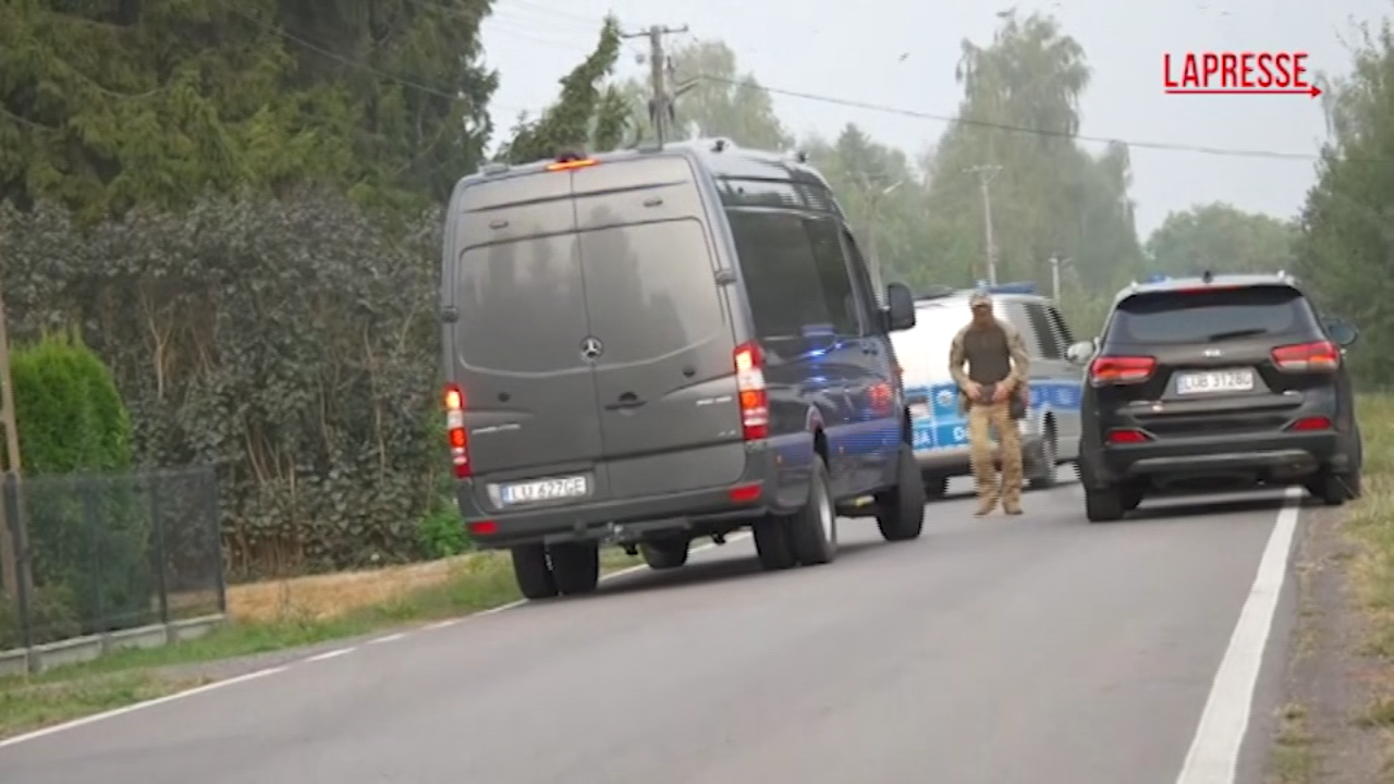 polonia polizia e guardie di frontiera cercano i resti dei droni russi abbattuti