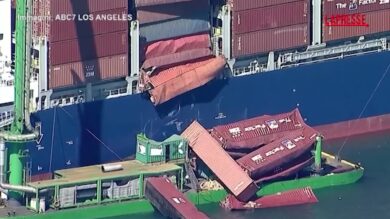 California, oltre 60 container cadono in mare nel porto di Long Beach