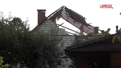 Droni russi in Polonia, il tetto di una casa distrutto