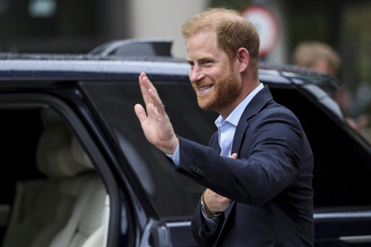 Harry a Londra prende il tè con il padre, Re Carlo III, dopo le tensioni