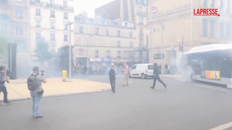 Proteste in Francia, Parigi nel caos: scontri e oltre 200 arresti