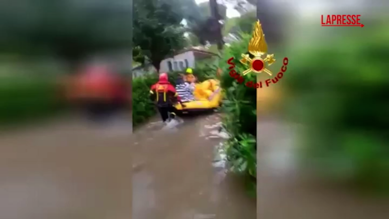Maltempo in Friuli, 30 evacuati da un camping a Lignano: le immagini